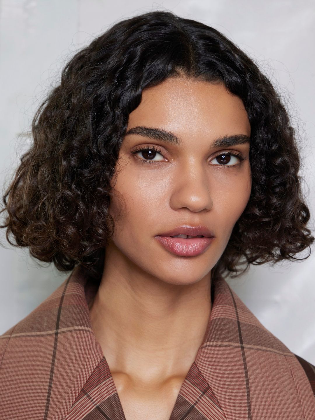 Model with curly hair 
