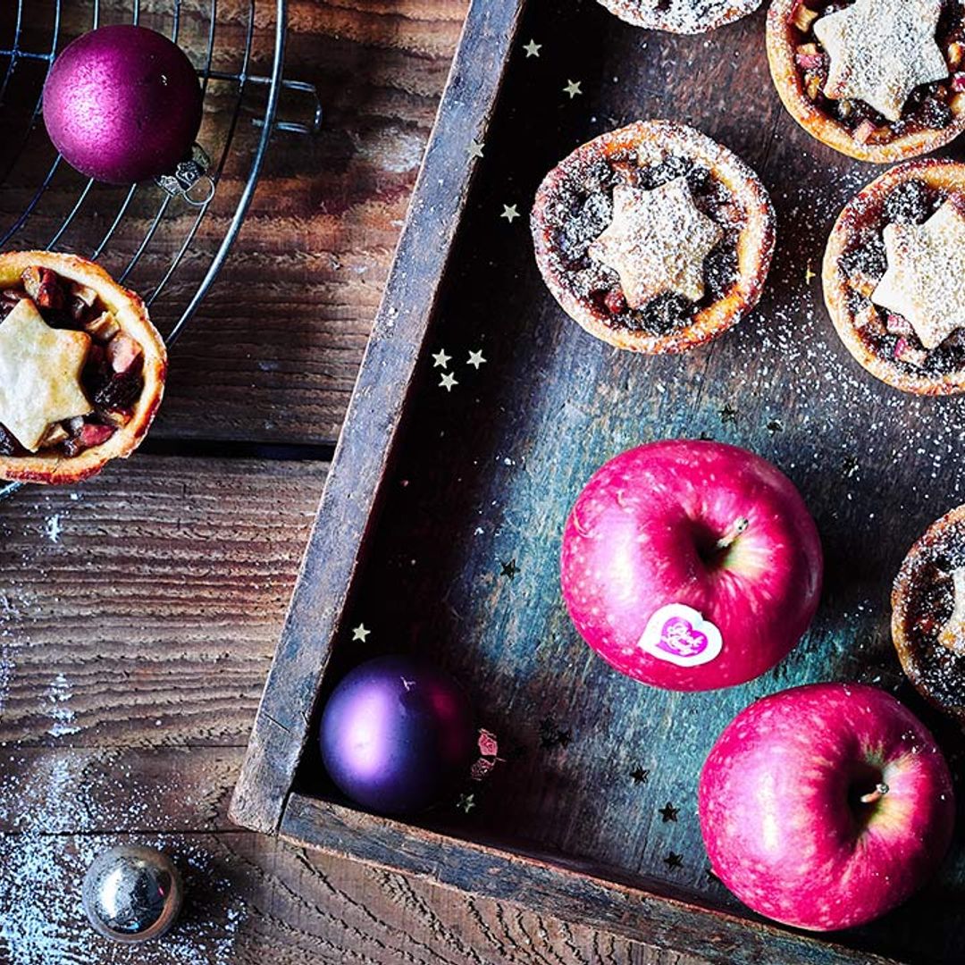 These apple mince pies are divine for Christmas – try the recipes here!